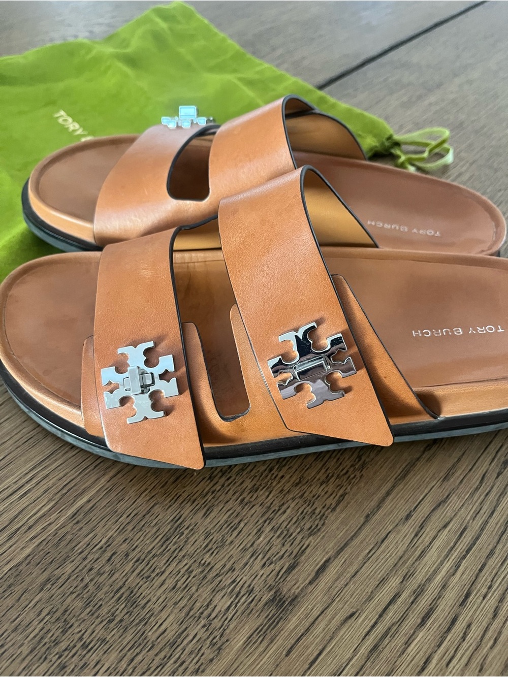 Tory Burch T-Lock slide - Picture 2 of 6